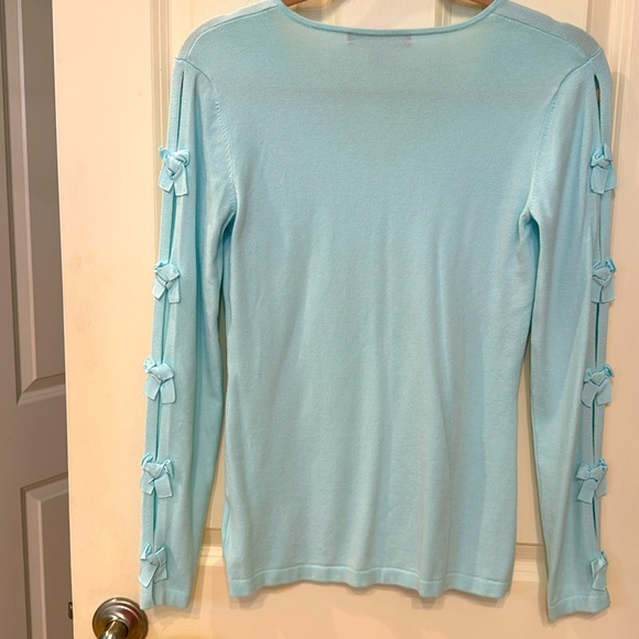 Lily Pulitzer v neck sweater with bow details on sleeves. Small - Picture 3 of 4